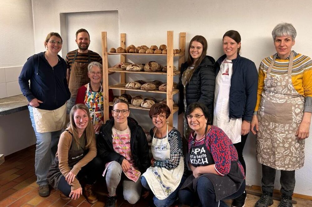 Team Hohmedis beim Brotbacken
